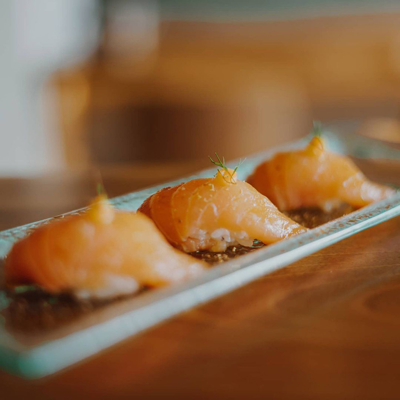 Sushi comida asiática