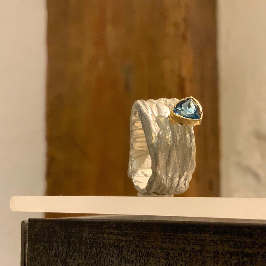 Ganboa joyeria contemporanea anillo aguamarina