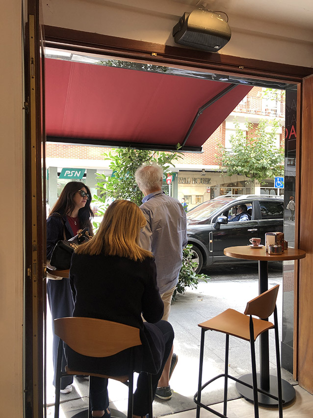 Gente que visita La Kazuela en Las Arenas