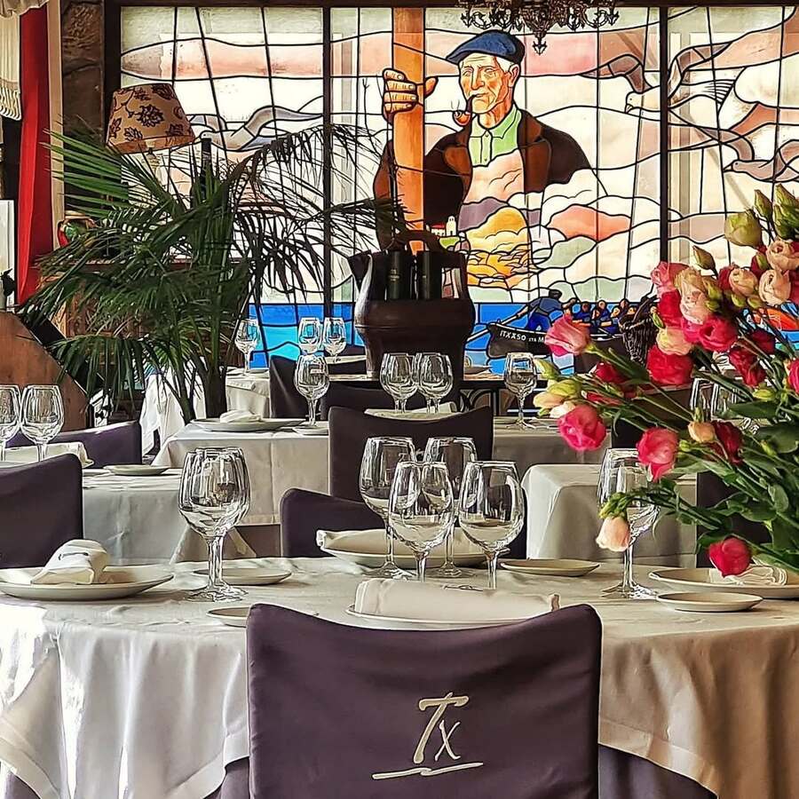 Una vidriera de las más bonitas y originales de Bilbao en Txakoli de Artxanda