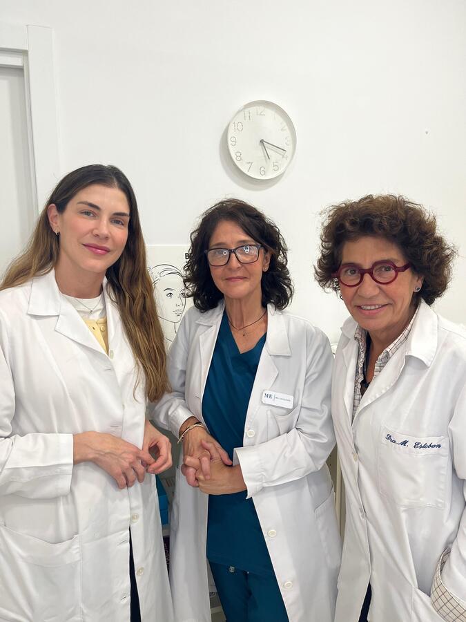 Las doctoras Margarita Esteban y doctora Castellano en clínica ME