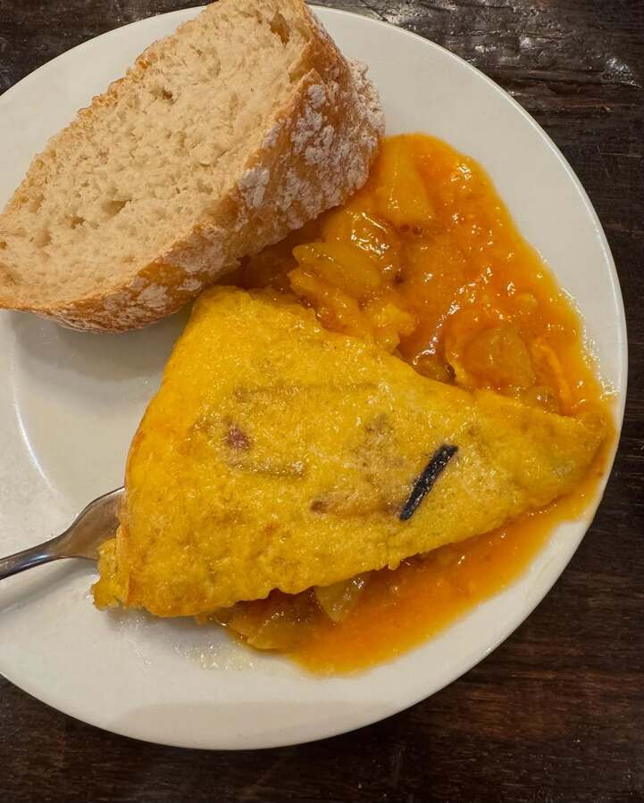 Pintxos en Bilbao como la tortilla de patatas de Txintxirri